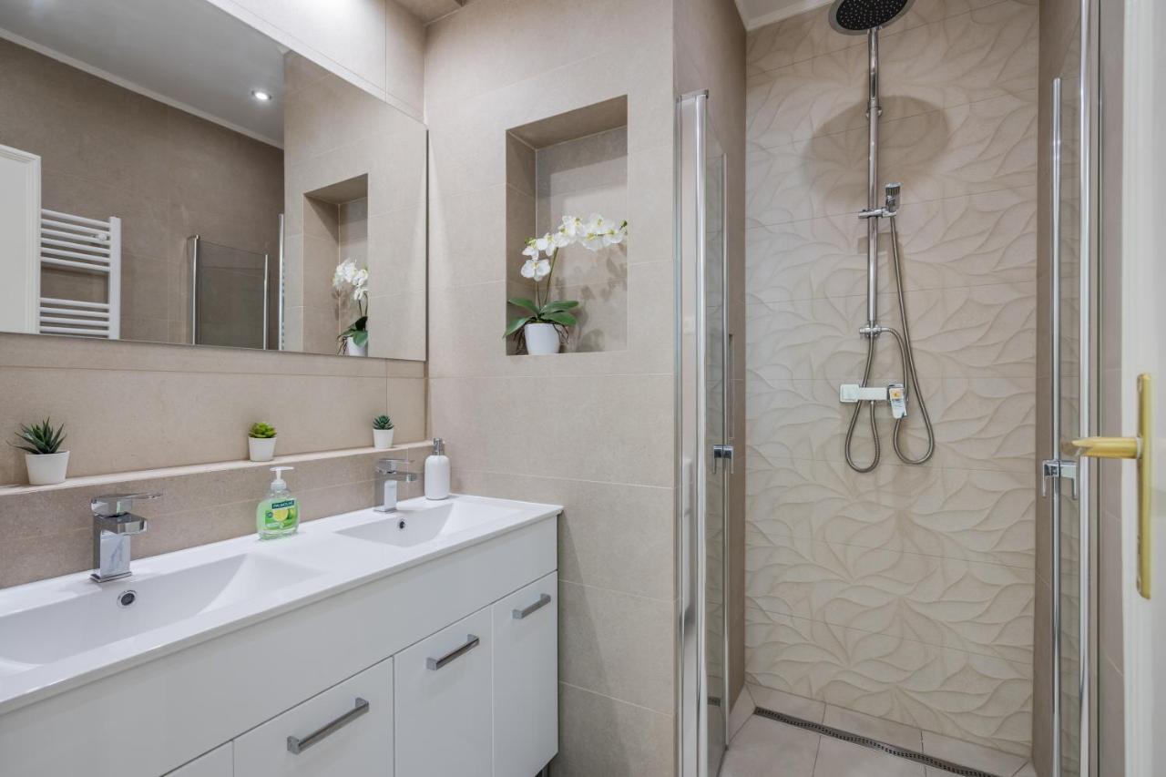 Bpr Ethereal Panoramic Suite With A/C & Balcony 布达佩斯 外观 照片